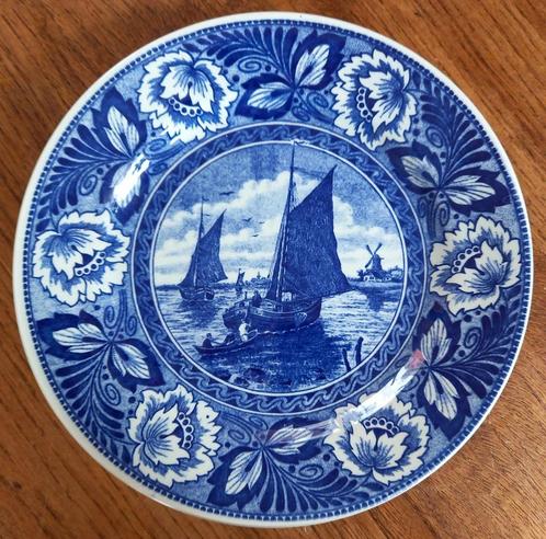 une assiette creuse en faïence Delfts bateaux moulin 23 cm, Antiquités & Art, Antiquités | Assiettes décoratives & Carrelages