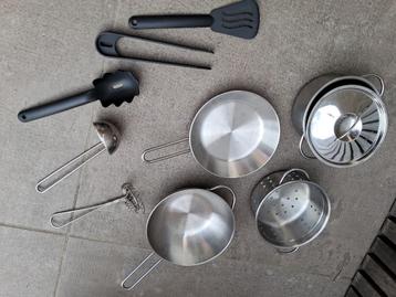 Keukenmateriaal speelkeuken beschikbaar voor biedingen