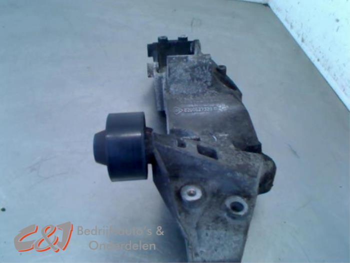 Dynamosteun onder van een Opel Vivaro, Auto-onderdelen, Motor en Toebehoren, Opel, Gebruikt, 3 maanden garantie, Ophalen of Verzenden