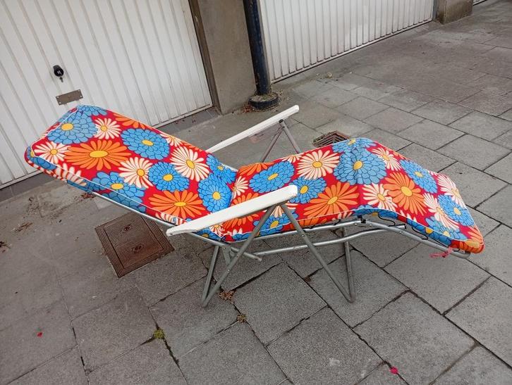 Vintage ligstoelen met bloemendecor, Antiek en Kunst, Curiosa en Brocante, Ophalen