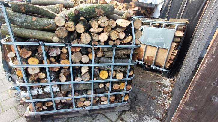 2 kooien halfdroge brandhout mengeling, Tuin en Terras, Brandhout, Blokken, Ophalen of Verzenden