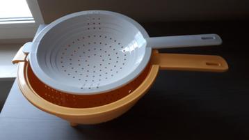 Tupperware / dubbel vergiet beschikbaar voor biedingen