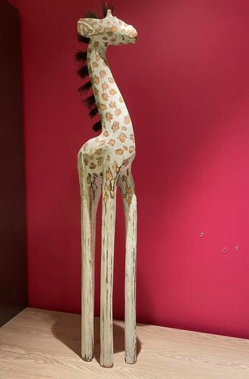 Beeld houten giraffe 1m hoog disponible aux enchères