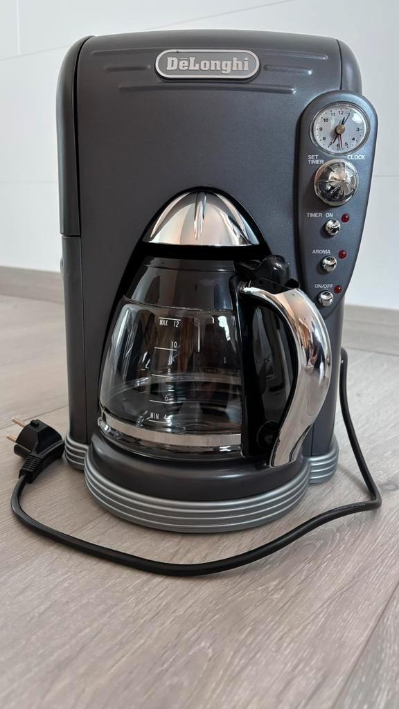 Bonne affaire : cafetière au look rétro De'Longhi, Electroménager, Cafetières, Utilisé, Café moulu, Cafetière, 4 à 10 tasses, Réservoir d'eau amovible