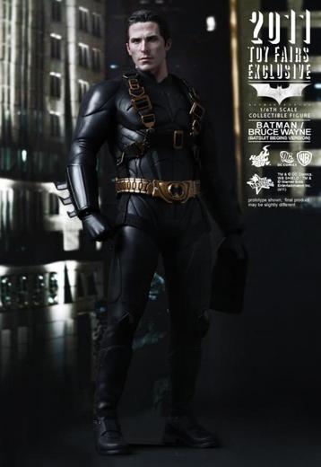 HOT DEALS - HOT TOYS BATMAN - BRUCE WAYNE OP = OP !!! beschikbaar voor biedingen