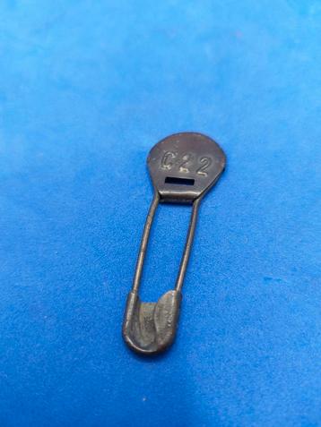 U.S WO2 Army" TOP HAT" laundry pin beschikbaar voor biedingen
