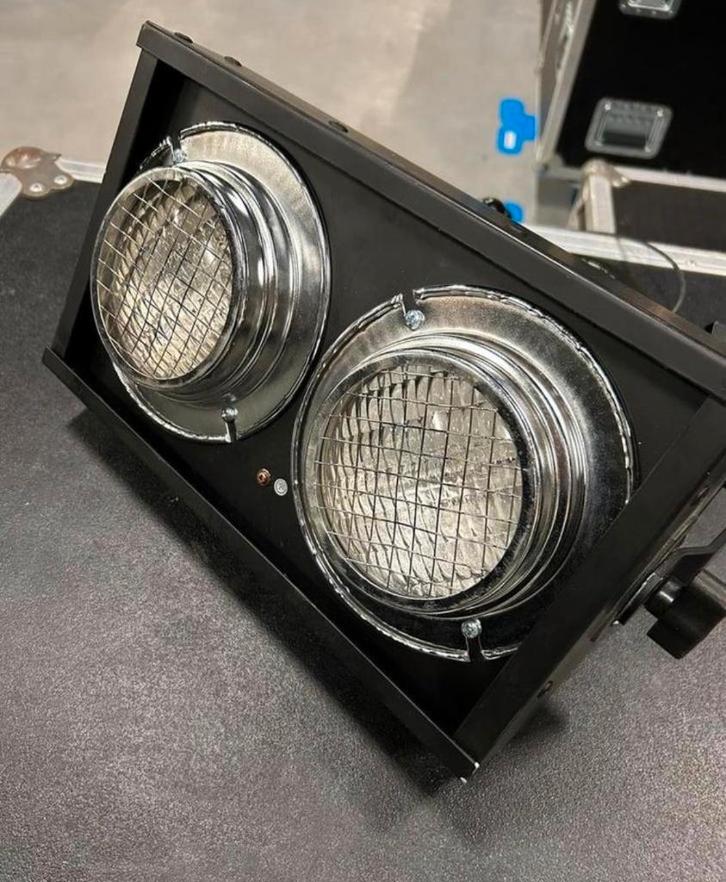 Showtec 2-lite blinder / 2x 650w met dimmer, Musique & Instruments, Lumières & Lasers, Utilisé, Lumières, Enlèvement ou Envoi