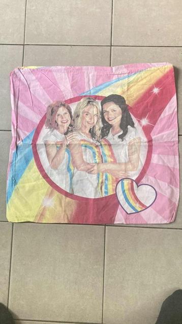 K3 kussensloop regenboog beschikbaar voor biedingen