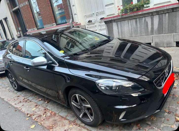 Zeer nette Volvo v40 2.0 D2 R- Design  Euro 6, 233d km, Auto's, Volvo, Particulier, V40, Sportstoelen, Euro 6, Leder, Onderhoudsboekje