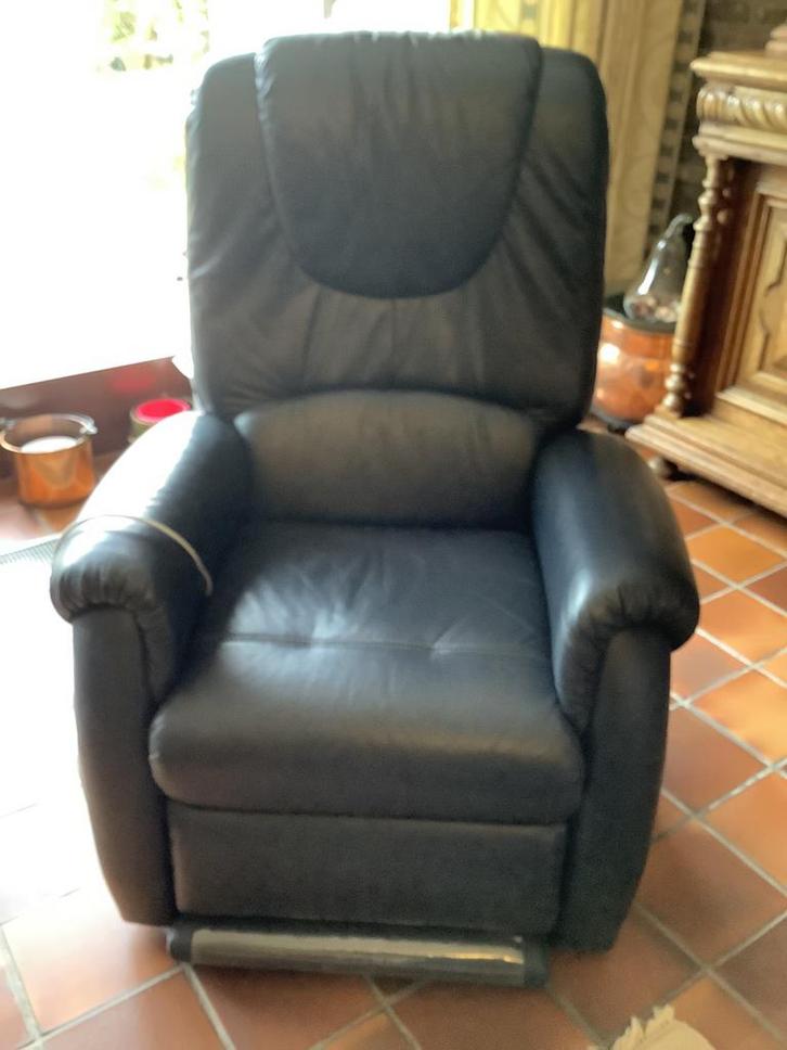 Elektrische relaxstoel kan volledig plat, Huis en Inrichting, Fauteuils, Leer, Ophalen
