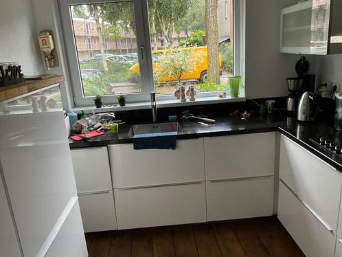 Moderne ikea witte hoogglans hoekkeuken GEDEMONTEERD, Huis en Inrichting, Keuken | Complete keukens, Zo goed als nieuw, Hoekkeuken
