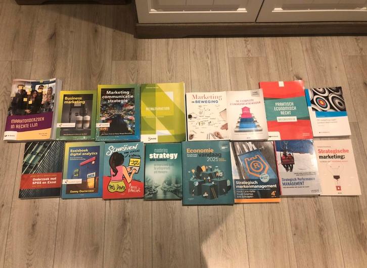 Schoolboeken HOGENT Bedrijfsmanagement Marketing, Boeken, Studieboeken en Cursussen, Zo goed als nieuw, Ophalen of Verzenden