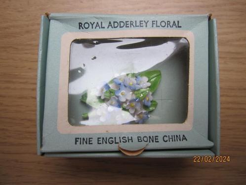 Vintage Royal Adderley Floral Broche, Antiek en Kunst, Antiek | Porselein, Ophalen