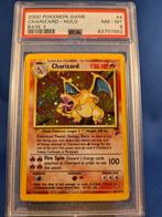 Charizard 4/130 - Base Set 2 (PSA 8), Hobby en Vrije tijd, Verzenden, Gebruikt