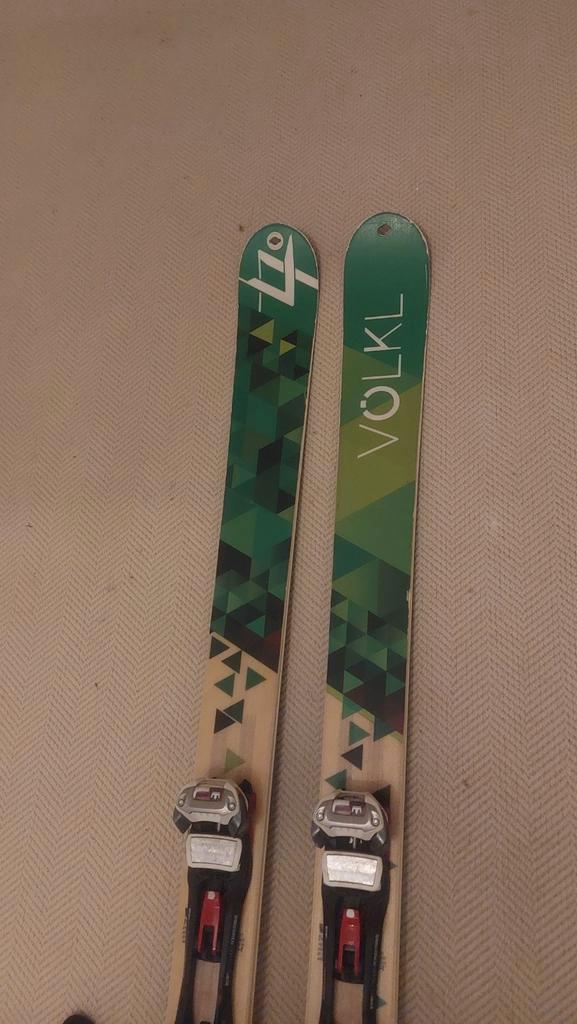 Völkl Nunataq met marker baron bindingen + stijgvellen, Sports & Fitness, Ski & Ski de fond, Utilisé, Skis, Autres marques, 180 cm ou plus