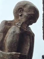 Beeld van een uitgemergeld wezen, Antiek en Kunst, Kunst | Beelden en Houtsnijwerken, Ophalen of Verzenden