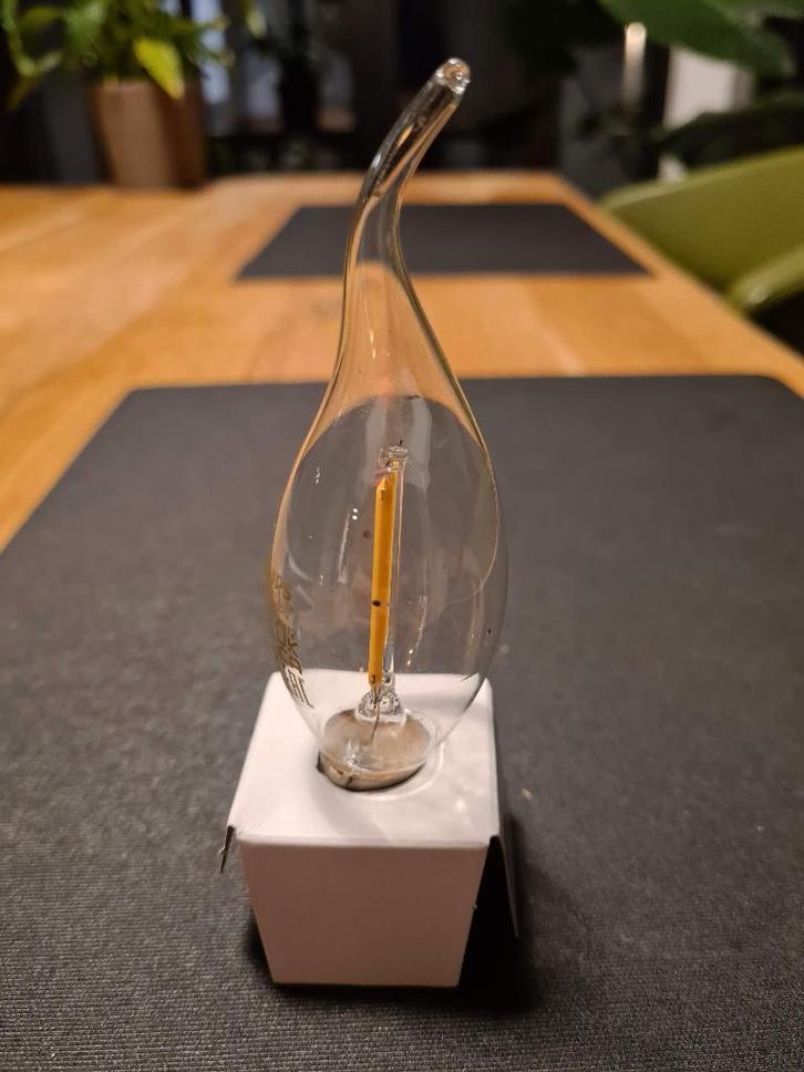 NIEUW Led lamp Philips Corepro LEDcandle E14 warm wit, Maison & Meubles, Lampes | Lampes en vrac, Neuf, Ampoule LED, E14 (petit)