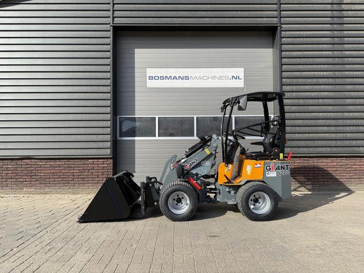 Giant G1200 minishovel NIEUW gazonbanden €399 LEASE, Zakelijke goederen, Machines en Bouw | Kranen en Graafmachines, Wiellader of Shovel