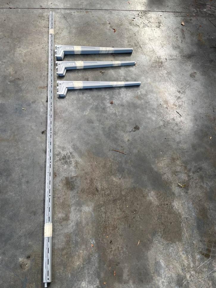 Wandrek systeem voor berging/garage (legplank), Doe-het-zelf en Bouw, IJzerwaren en Bevestigingsmiddelen, Zo goed als nieuw, Ophalen