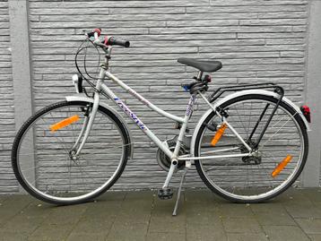 Damesfiets met vernellingen beschikbaar voor biedingen