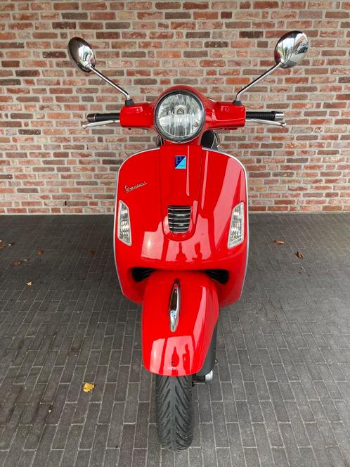 VESPA GTS SUPER 300ie, Fietsen en Brommers, Scooters | Vespa, Gebruikt, Ophalen