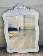 Miroir patiné blanc - style maison de campagne, Maison & Meubles, Comme neuf, Rectangulaire, Enlèvement, Moins de 100 cm