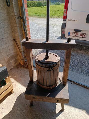 Pressoir en bois  beschikbaar voor biedingen