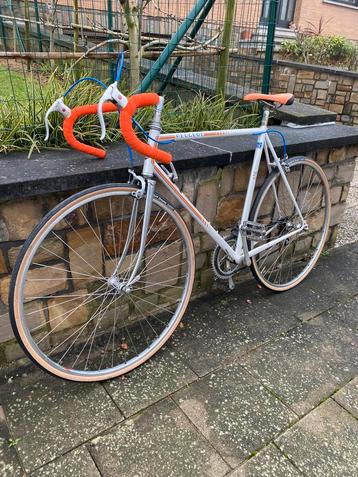 Retro stalen koersfiets Peugeot beschikbaar voor biedingen