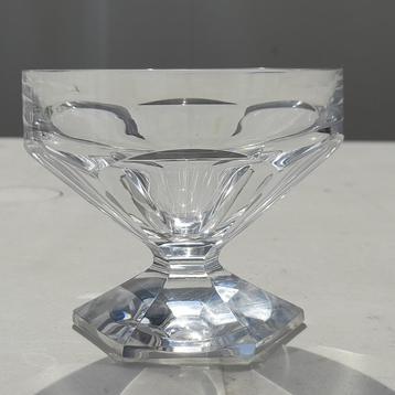8 anciennes coupes a champagne du Val Saint Lambert.Signés beschikbaar voor biedingen