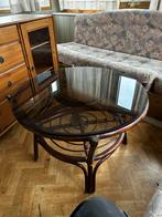 Rieten salontafel met donker glazen blad, Huis en Inrichting, Tafels | Salontafels, Ophalen, Rond, Nieuw, 50 tot 100 cm