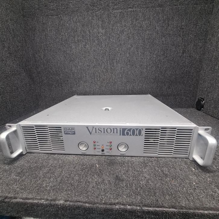 DAP VISION   versterker   2 x 1500 watt, Audio, Tv en Foto, Luidsprekerboxen, Zo goed als nieuw, Ophalen of Verzenden