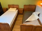 2 lits et 2 tables de chevet en chêne massif, Maison & Meubles, Enlèvement, Utilisé, Une personne
