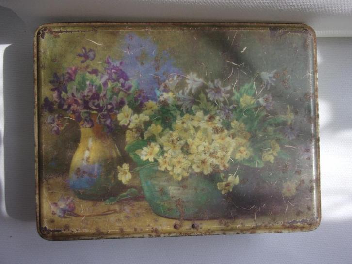 oude ijzeren doos van vintage merk, Verzamelen, Blikken, Gebruikt, Koek(jes), Overige merken, Ophalen of Verzenden