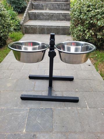 Porte-gamelles pour chiens + 2 gamelles en acier inoxydable beschikbaar voor biedingen