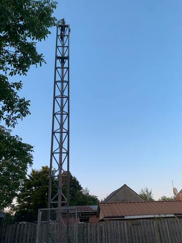 Bouwlift te koop in zeer goede staat beschikbaar voor biedingen