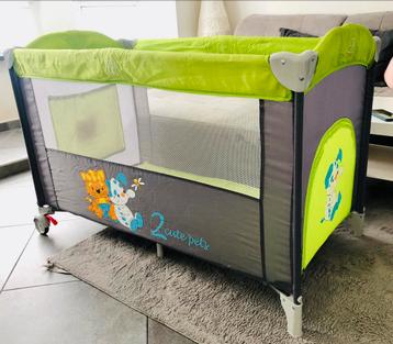 Lit parapluie + matelas + moustiquaire beschikbaar voor biedingen