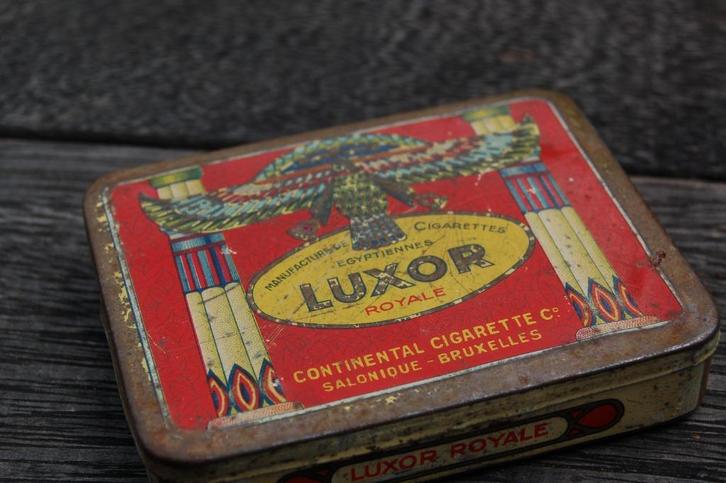 Oud blikken doosje sigaretten - LUXOR, Verzamelen, Rookartikelen, Aanstekers en Luciferdoosjes, Gebruikt, Tabaksdoos of Verpakking
