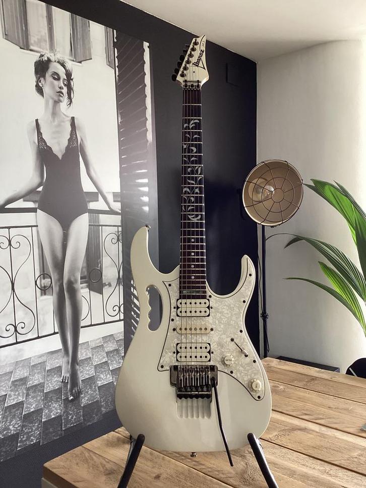 Ibanez jem 555, Muziek en Instrumenten, Snaarinstrumenten | Gitaren | Elektrisch, Zo goed als nieuw, Ibanez, Ophalen of Verzenden