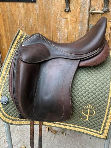 CHILDERIC dressuurzadel DSG beschikbaar voor biedingen