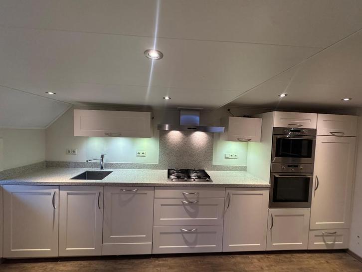 Nette Rechte Keuken Bribus + Apparatuur ATAG GEDEMONTEERD, Huis en Inrichting, Keuken | Complete keukens, Enkelwandige keuken