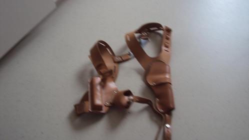 holster voor onder de vest. Rijkswacht of politie ?, Verzamelen, Militaria | Algemeen, Rijkswacht, Ophalen of Verzenden