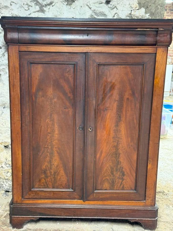 Armoire ancienne / bonnetière en bois massif, Antiek en Kunst, Antiek | Meubels | Kasten, Ophalen