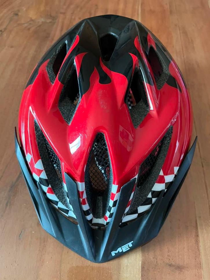 Fietshelm unisex merk MET maat 52-57 met extra achterlicht, Fietsen en Brommers, Fietsaccessoires | Fietshelmen, Zo goed als nieuw