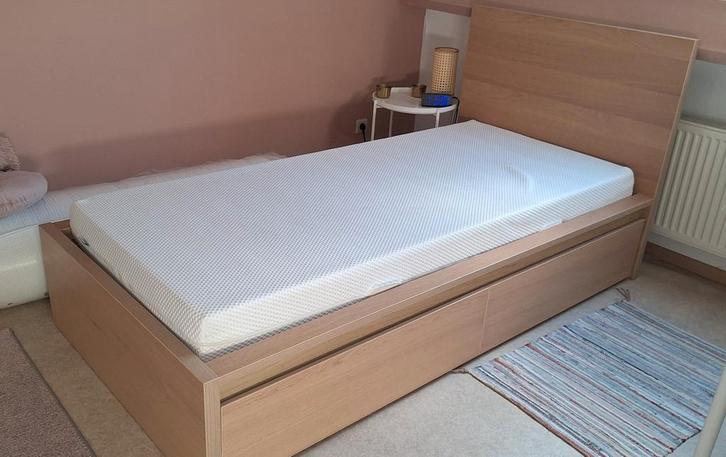 Malm 1 persoonsbed, 2 lades, matras, 3 jaar oud., Huis en Inrichting, Slaapkamer | Complete slaapkamers, Ophalen