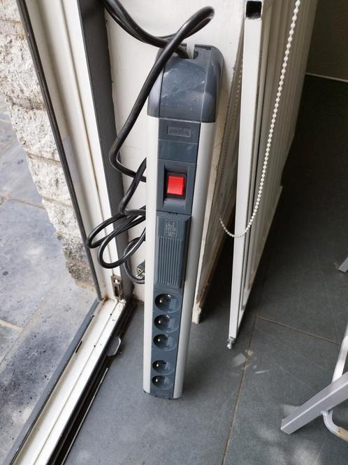 Legrand Blocs multiprises protégés pour la foudre, Doe-het-zelf en Bouw, Overige Doe-Het-Zelf en Bouw, Zo goed als nieuw, Ophalen of Verzenden