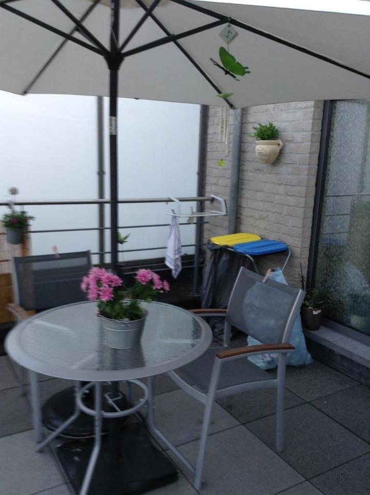 Mooie ronde tuintafel te koop, Tuin en Terras, Parasols, Zo goed als nieuw, Overige typen, Verstelbaar, Waterdicht, Ophalen