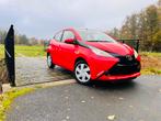 Toyota aygo• 64 000 km•garantie•2015•car-pass•benzine, Auto's, Voorwielaandrijving, Stof, Zwart, Handgeschakeld
