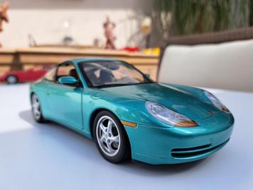 Porsche 996 Carrera 1/18 UT Models Geen Doos beschikbaar voor biedingen