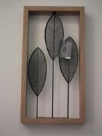 Wanddecoratie Houten frame en metalen bladeren., Verzenden, Nieuw