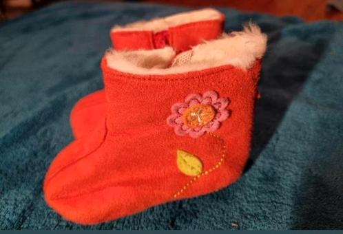 Nieuwe warme daim-look winterlaarsjes voor ca 1 jaar, Kinderen en Baby's, Babykleding | Schoentjes en Sokjes, Nieuw, Ophalen of Verzenden